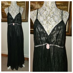 Vintage 1970s Gorgeous V-Neck Babydoll Black Slip Dress XXL